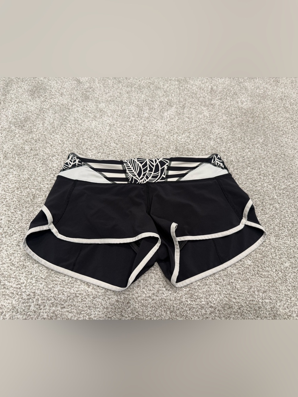 Lululemon speed short size 6